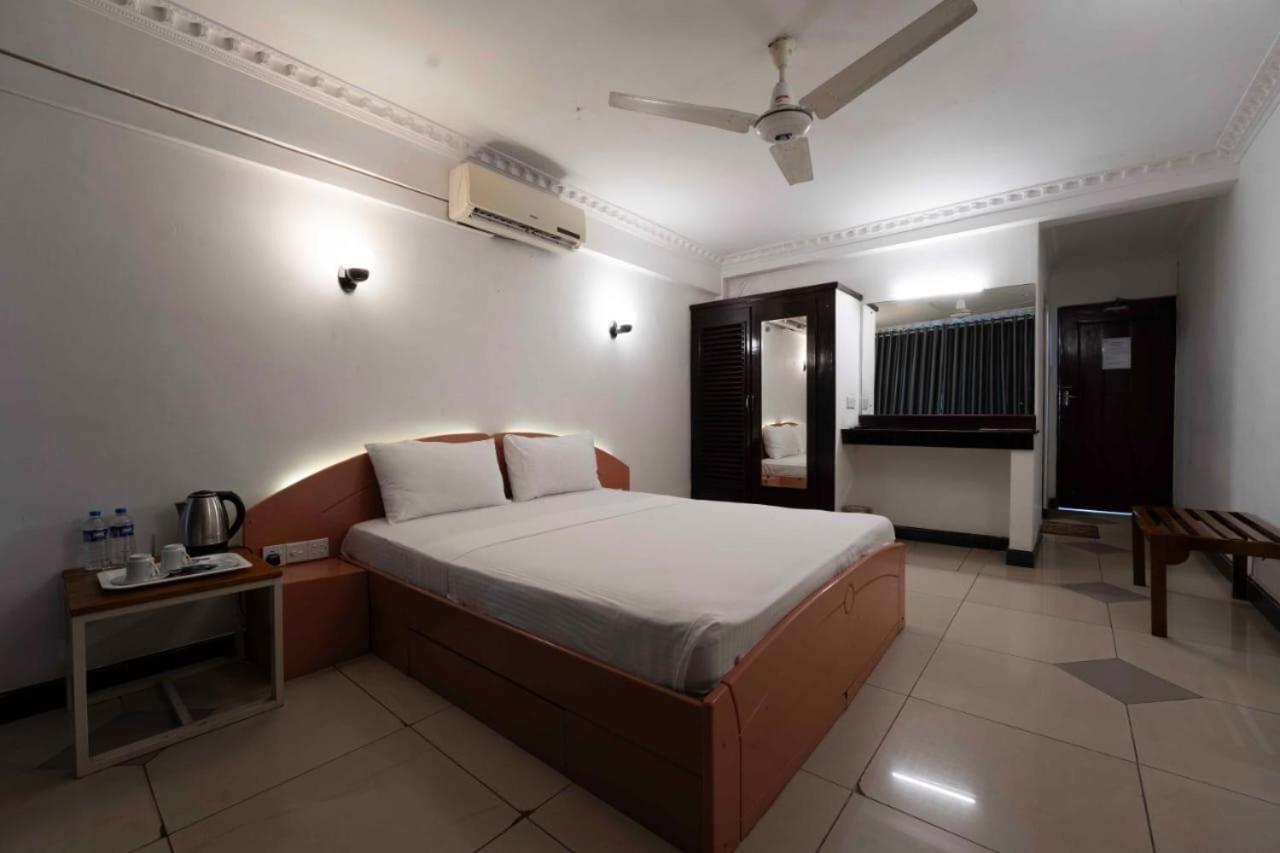 Topaz Beach Hotel Negombo Exterior foto